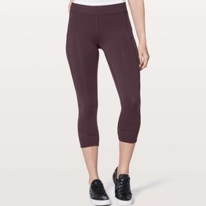 Lululemon In Movement Crop *Everlux 19"